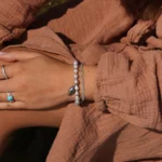bracelet en perles grises yara
