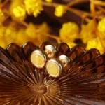 clous d’oreilles jade jaune & or – dione