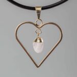 coeur quartz rose artisanat dore2 1 scaled 1.jpg