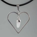 coeur quartz rose artisanat2 1 scaled 1.jpg