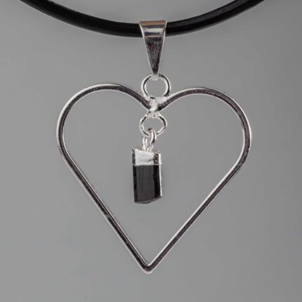 coeur tourmaline artisanat2 1 scaled 1.jpg