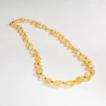 Collier de perles d’opale jaunes et argentées