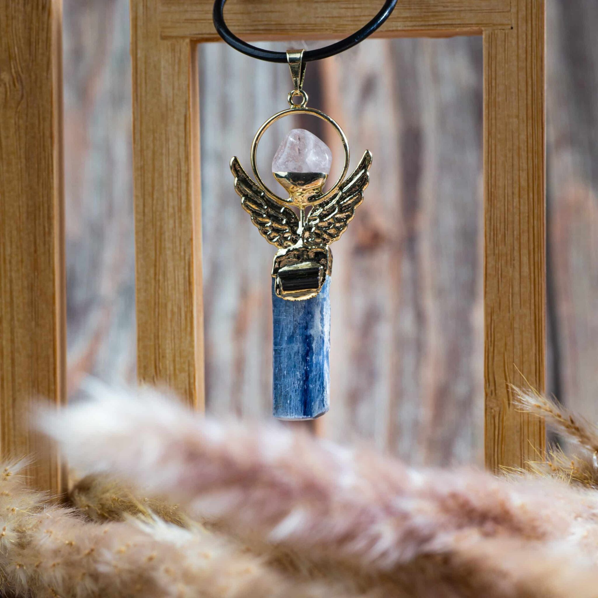 cyanite pendentif ailes doré cyanite pendentif ailes doré