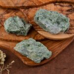 diopside pierre brute