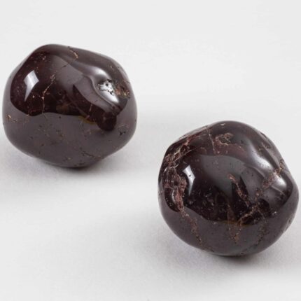 grenat almandin pierre roulee 1 scaled 1.jpg