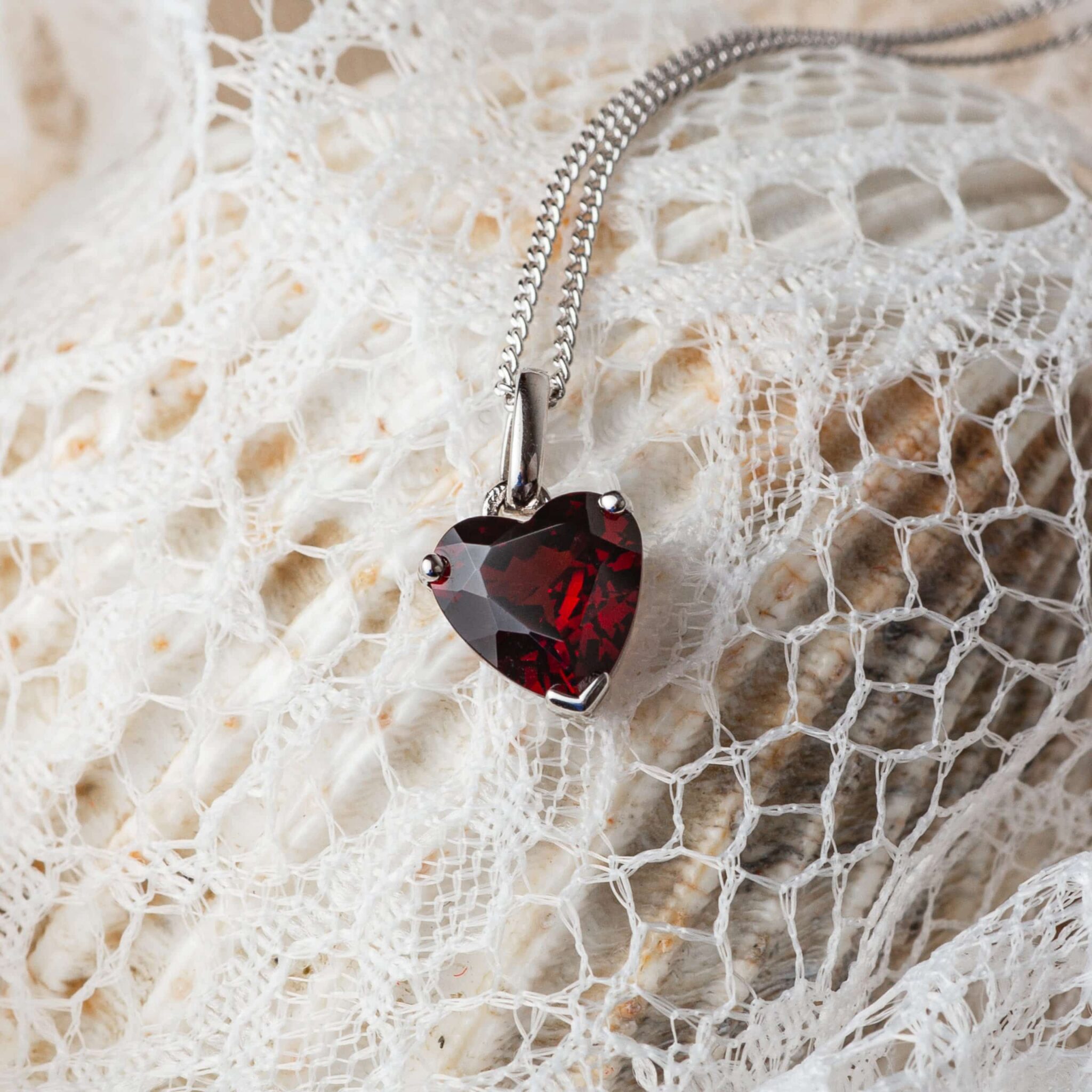coeur grenat pendentif 15mm coeur grenat pendentif 15mm