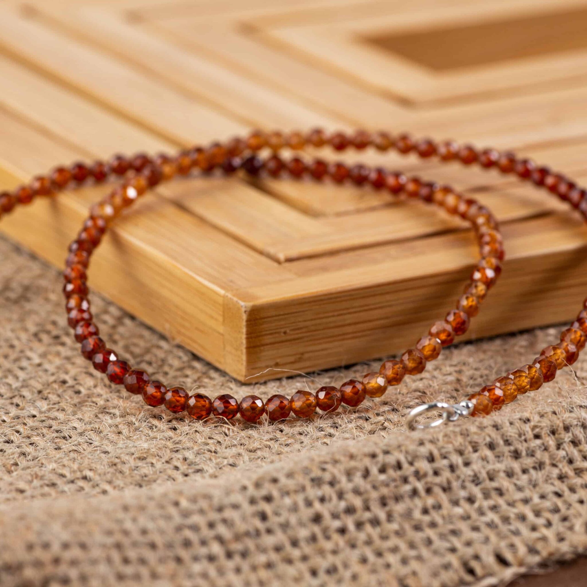 collier hessonite facettes 4mm collier hessonite facettes 4mm
