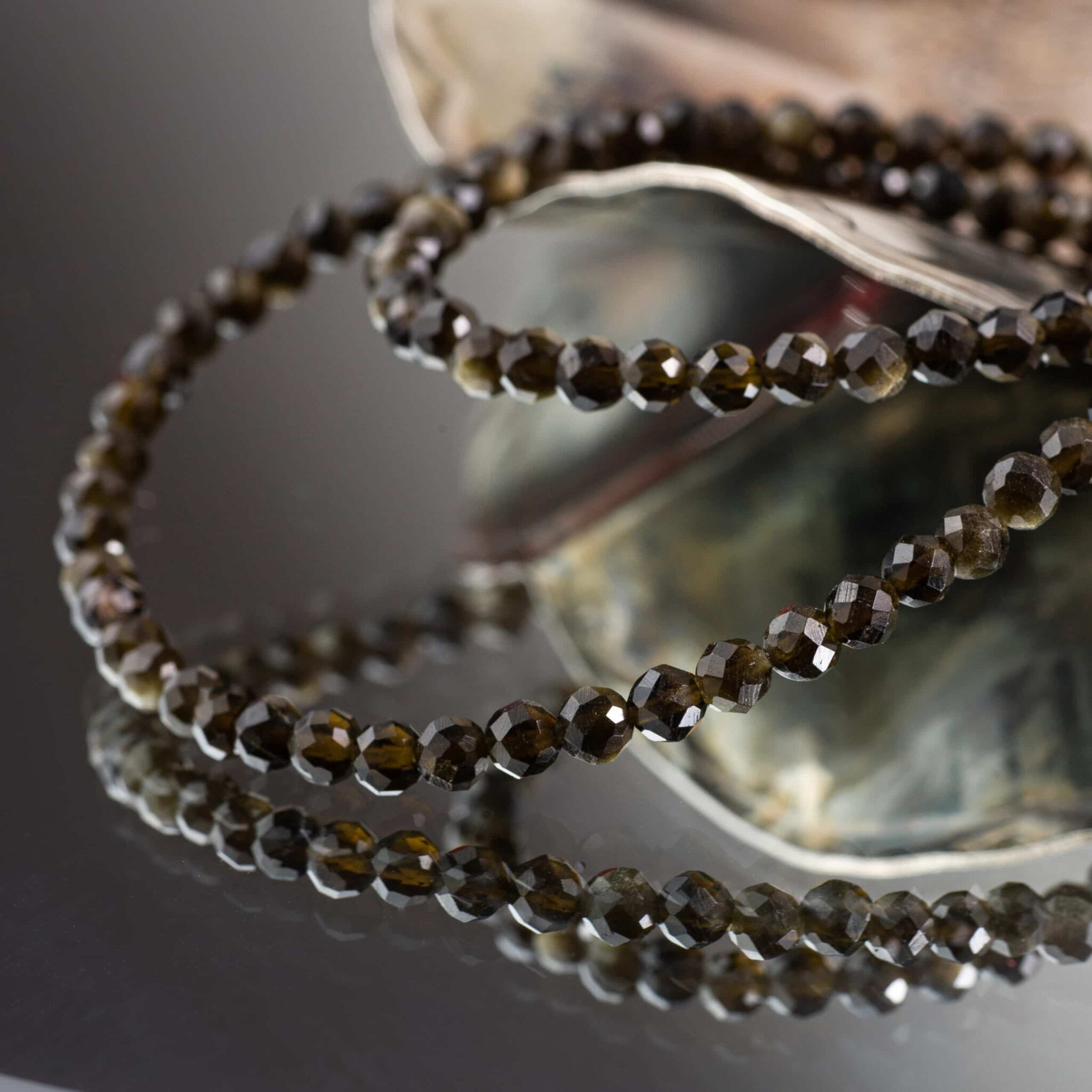collier obsidienne dorée facettes 4mm collier obsidienne dorée facettes 4mm