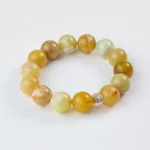 Bracelet de perles jaunes translucides avec intercalaire argenté