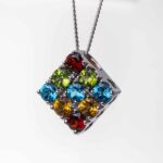 pierres multicolores pendentif carre2 1 scaled 1.jpg