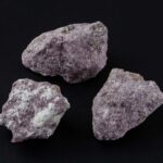 quartz lepidolite pierre brute 2 2 scaled 1.jpg