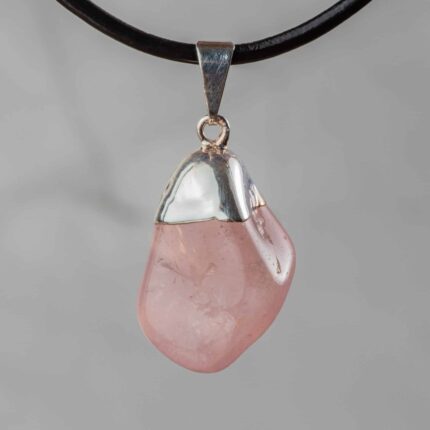 quartz rose pendentif artisanat2 1 scaled 1.jpg