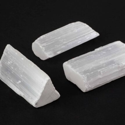 selenite pierre brute 1 scaled 1.jpg