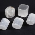 selenite pierre roulee 1 scaled 1.jpg