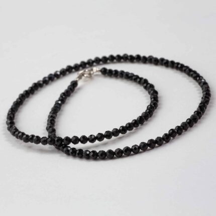 spinelle collier 4mm2 2 scaled 1.jpg