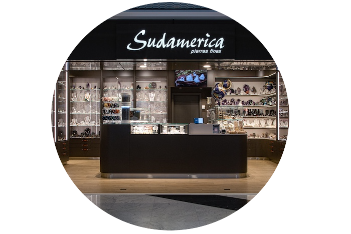 Boutique Sudamerica de pierres fines avec vitrines de bijoux